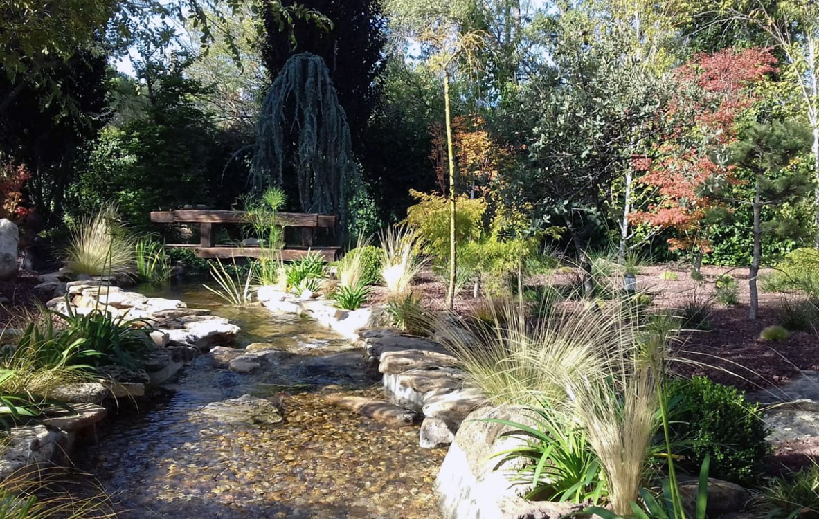 Diseño de Jardín Jardín con río artificial