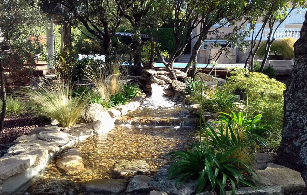 Diseño de Jardín Jardín con río artificial