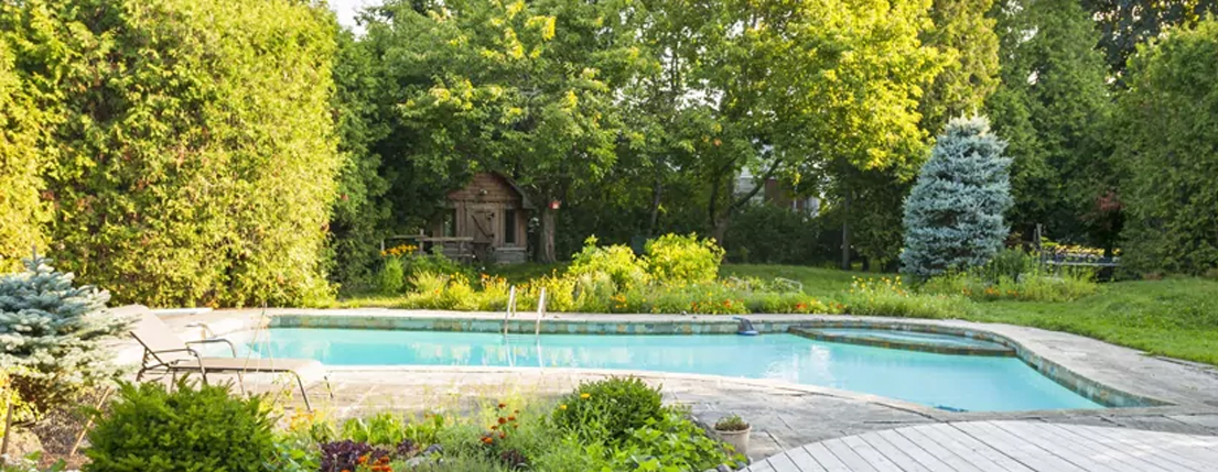 Diseñar un jardín con piscina: principios a respetar