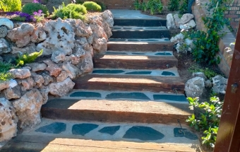 Escaleras con traviesas y rocalla